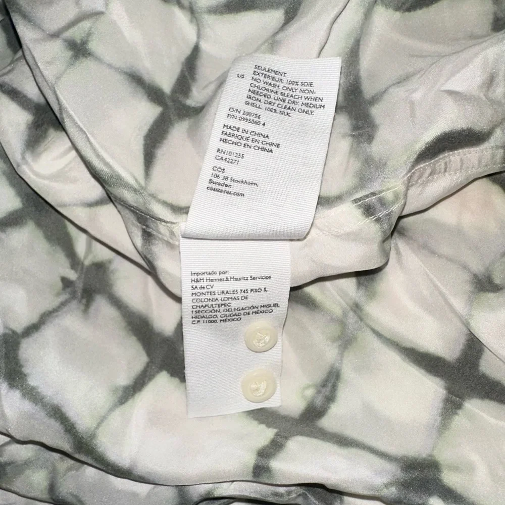 COS • 100% Silk Print Blouse **SEE MEASUREMENTS** Off-White Green Oversized - Picture 11 of 15